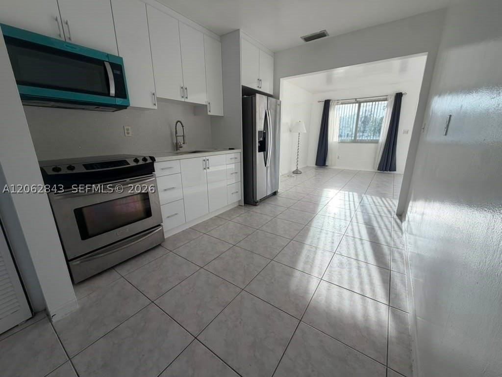 415 Sw 16th Ct #1 - Photo 4 of 12