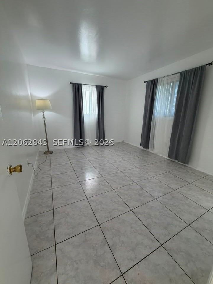 415 Sw 16th Ct #1 - Photo 5 of 12