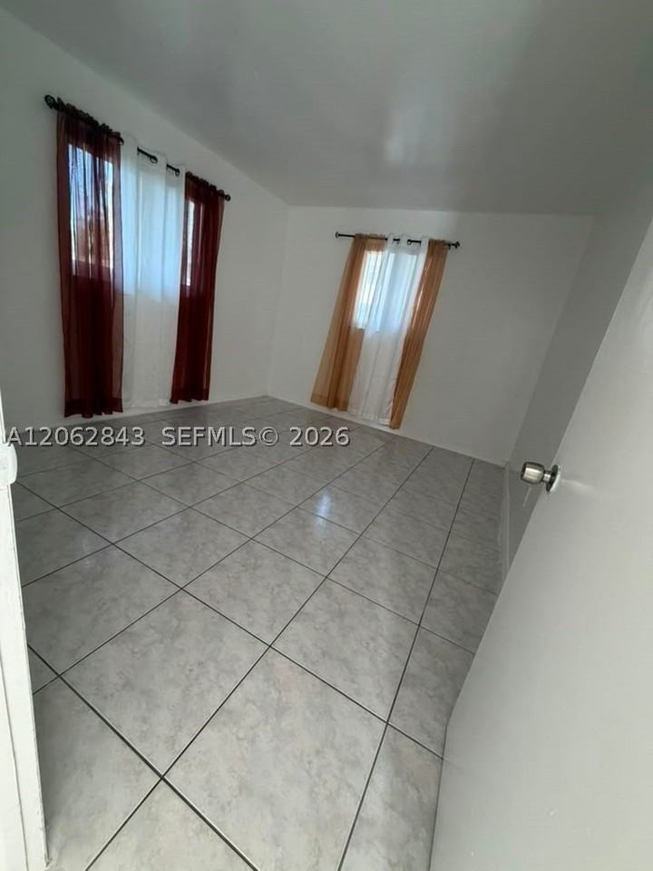 415 Sw 16th Ct #1 - Photo 6 of 12