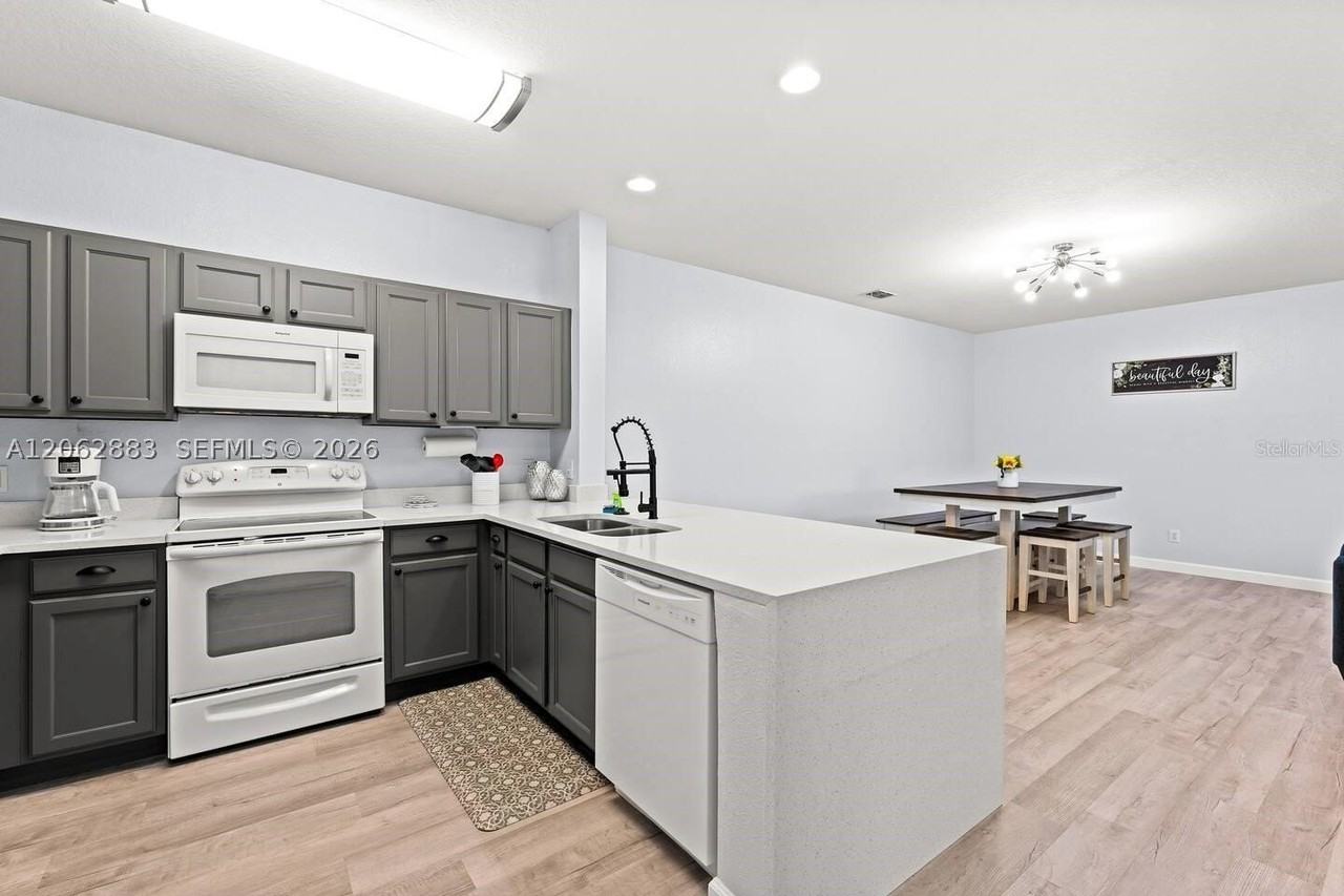 3175 Feltrim Pl #305 - Photo 3 of 39