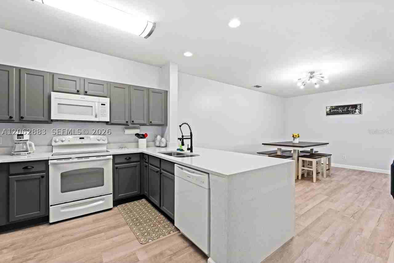 3175 Feltrim Pl #305 - Photo 4 of 39