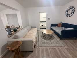 featured image of 1419 Nw 44th St #1