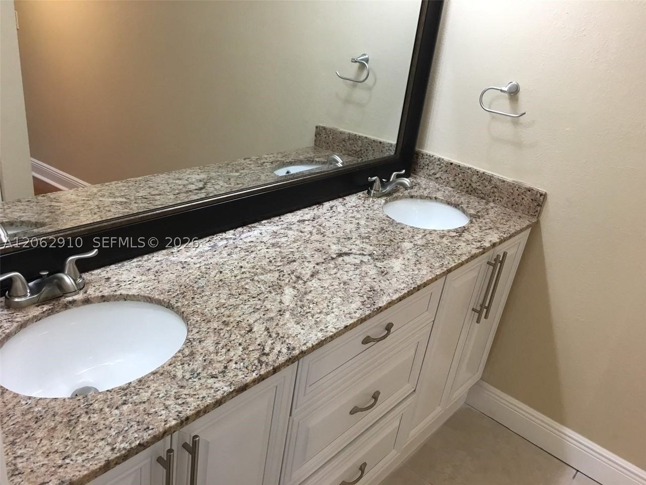 1440 Sheridan St #5F - Photo 2 of 10
