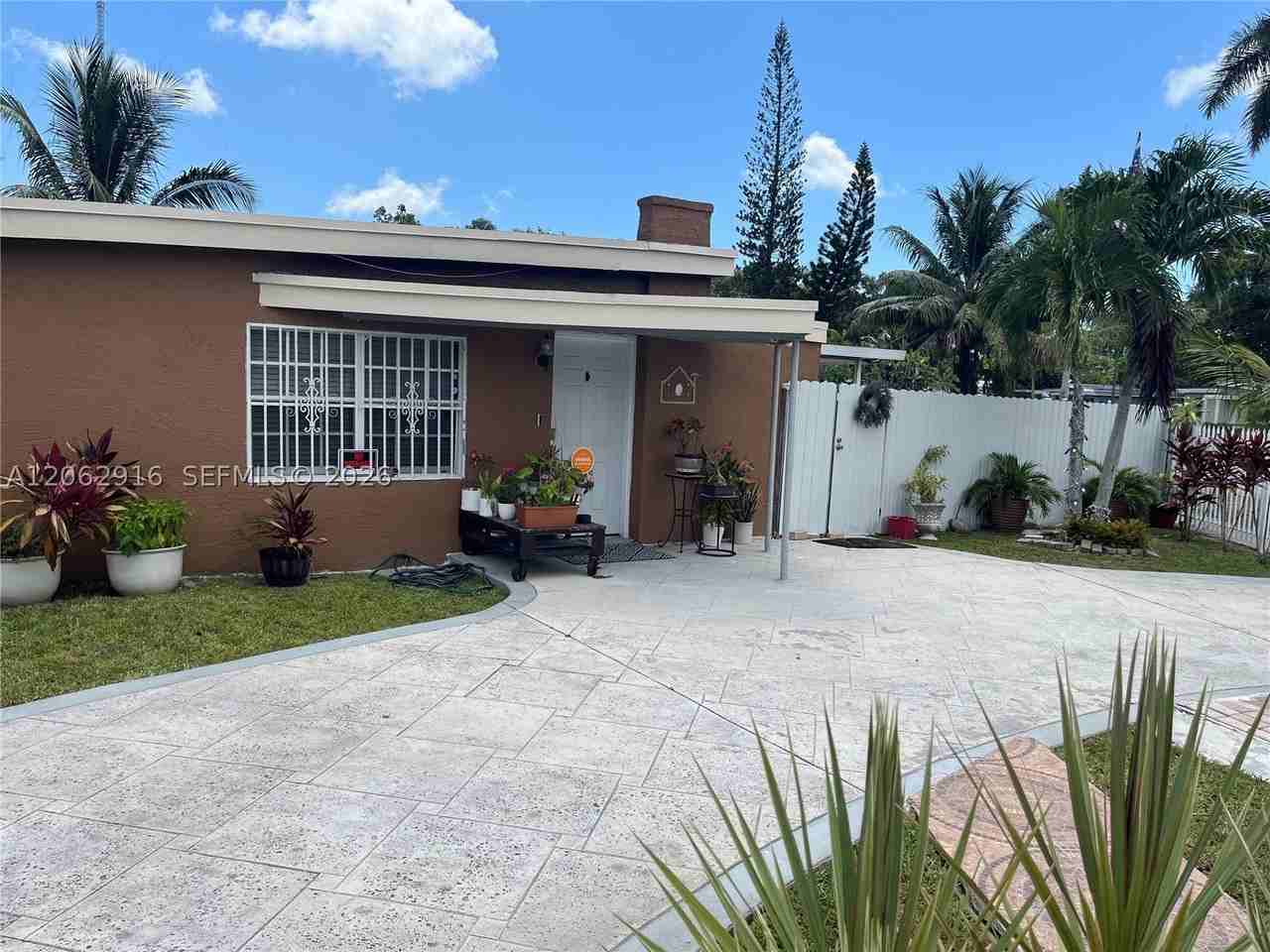101 Miami Gardens Rd #101 - Photo 2 of 17