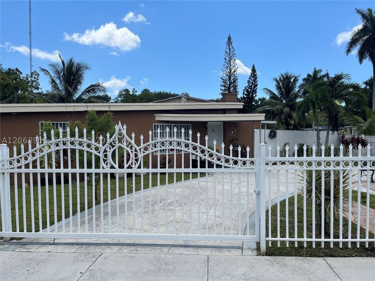 101 Miami Gardens Rd #101 - Photo 5 of 17