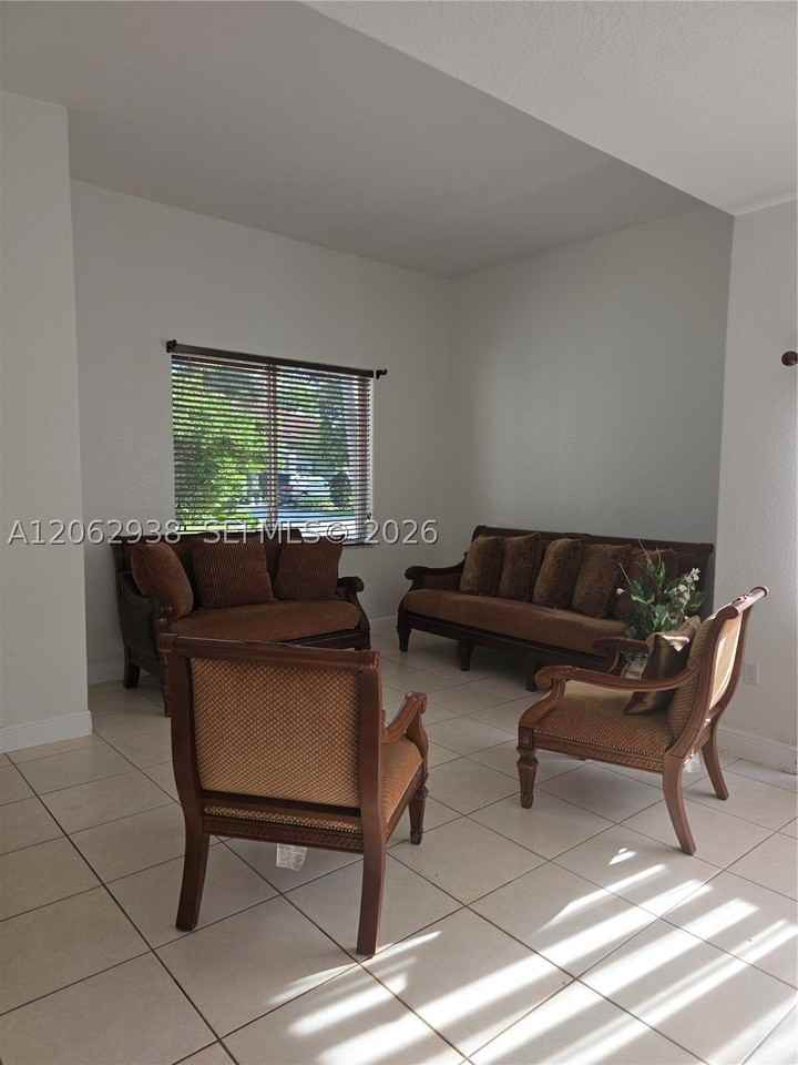 14811 Sw 32nd Ln #00 - Photo 3 of 25