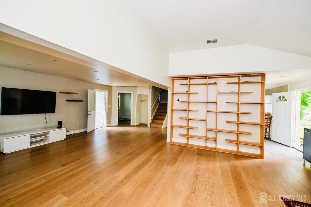 11 Baxter Rd - Photo 6 of 34