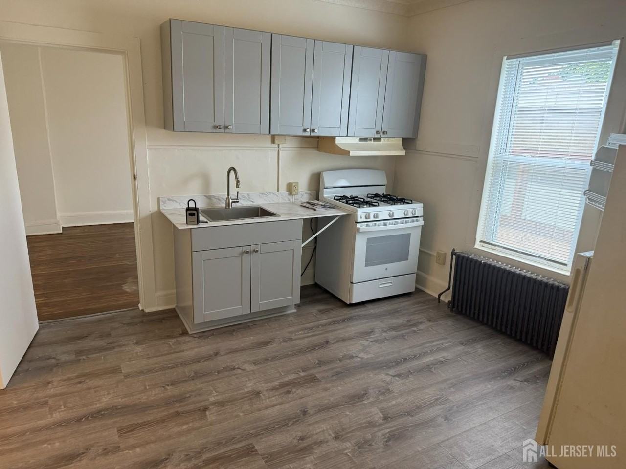 69 W Somerset St #E - Photo 3 of 6