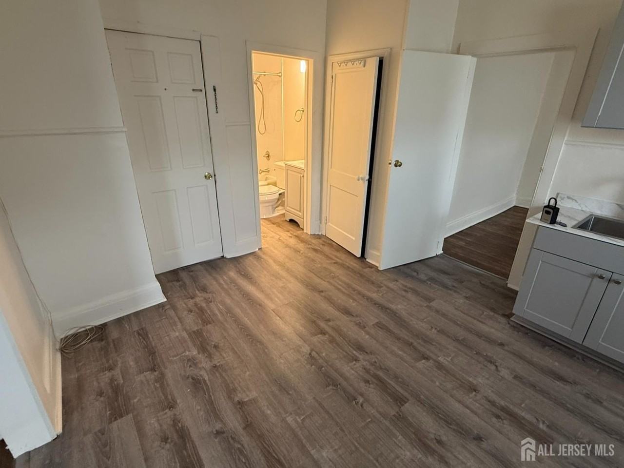 69 W Somerset St #E - Photo 4 of 6