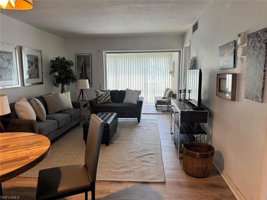 1900 Alamanda Dr #303 - Photo 4 of 12