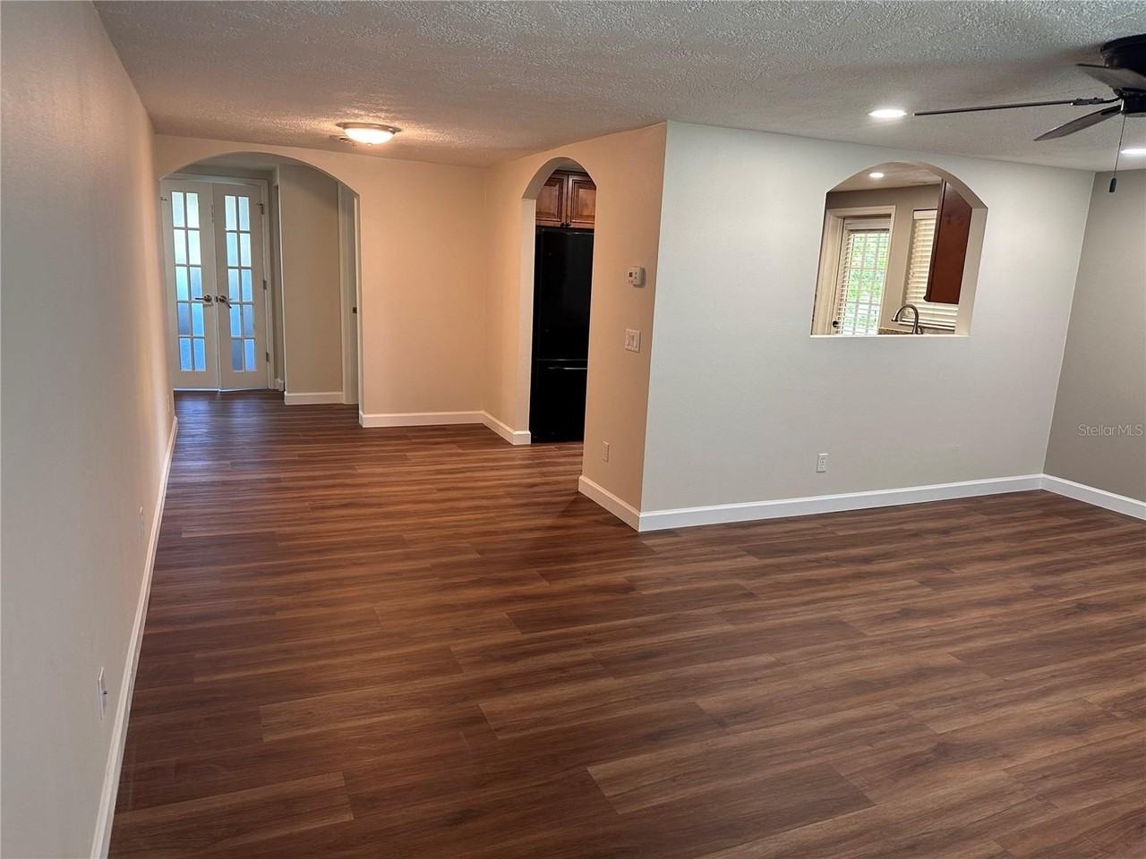 855 Stewart St - Photo 2 of 16