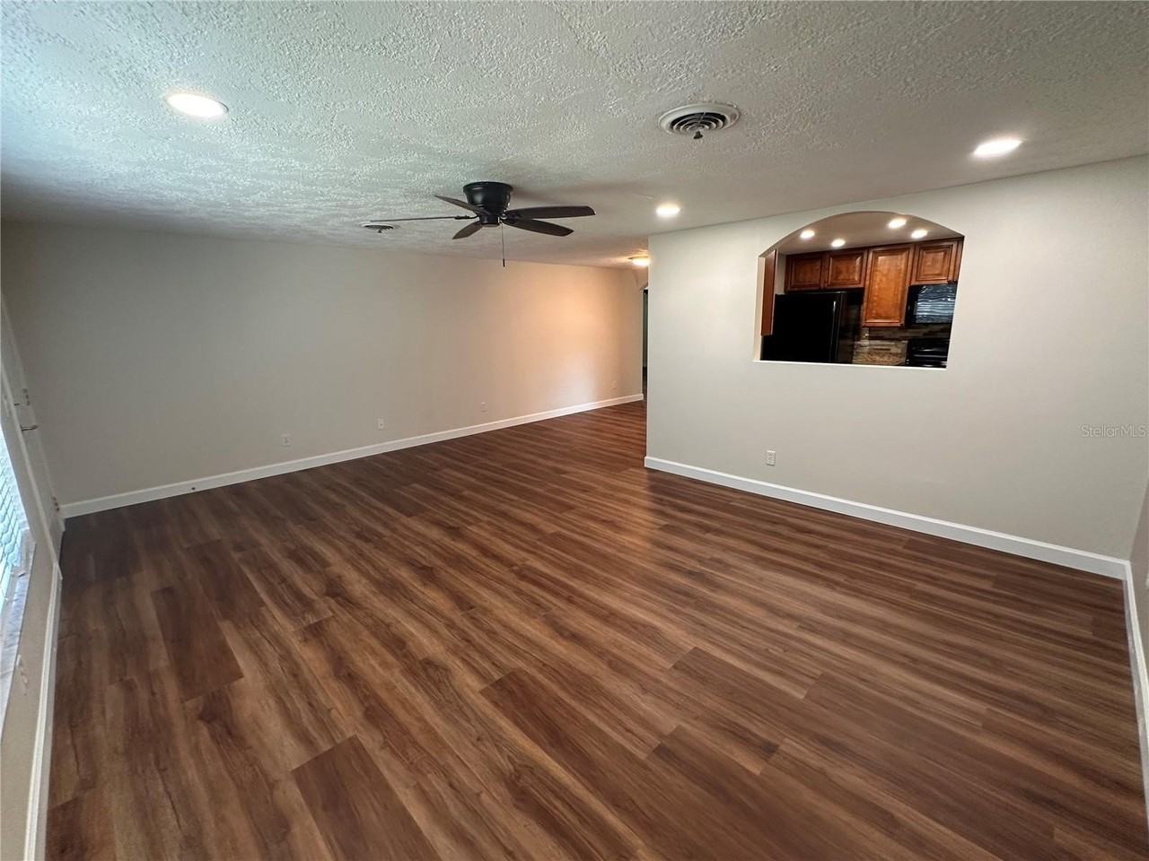 855 Stewart St - Photo 4 of 16