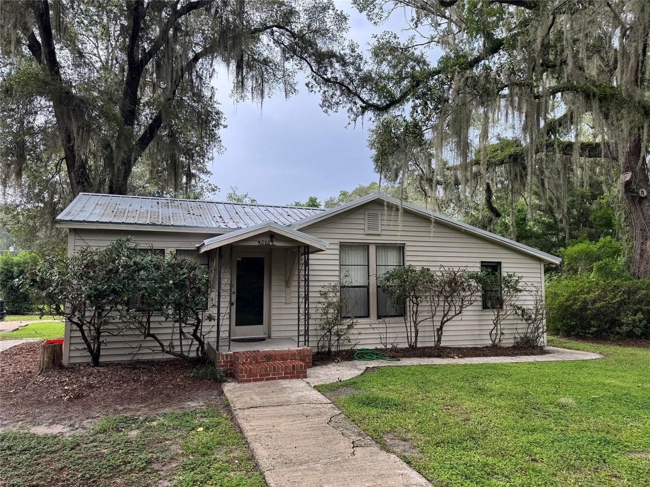 4025 Sw 20th Dr - Photo 2 of 15