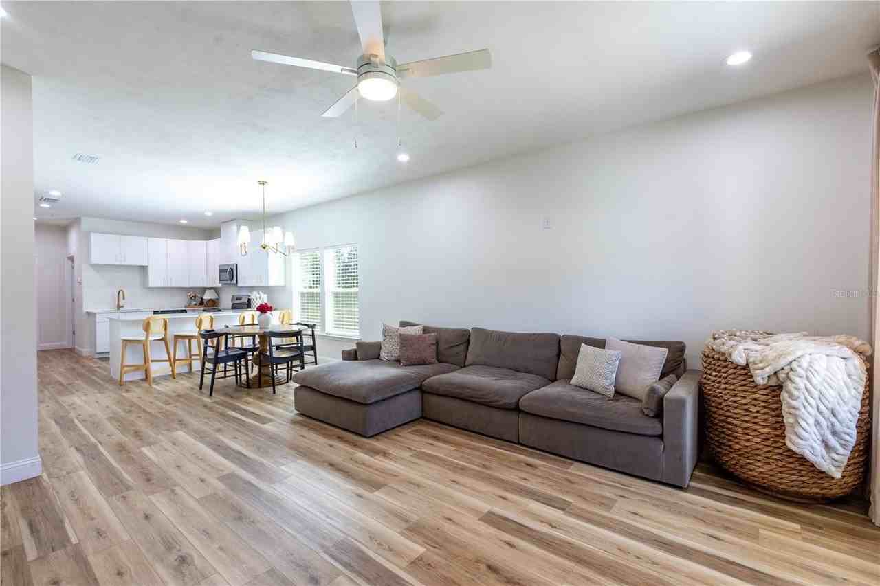 991 Nw 3rd St - Photo 5 of 21