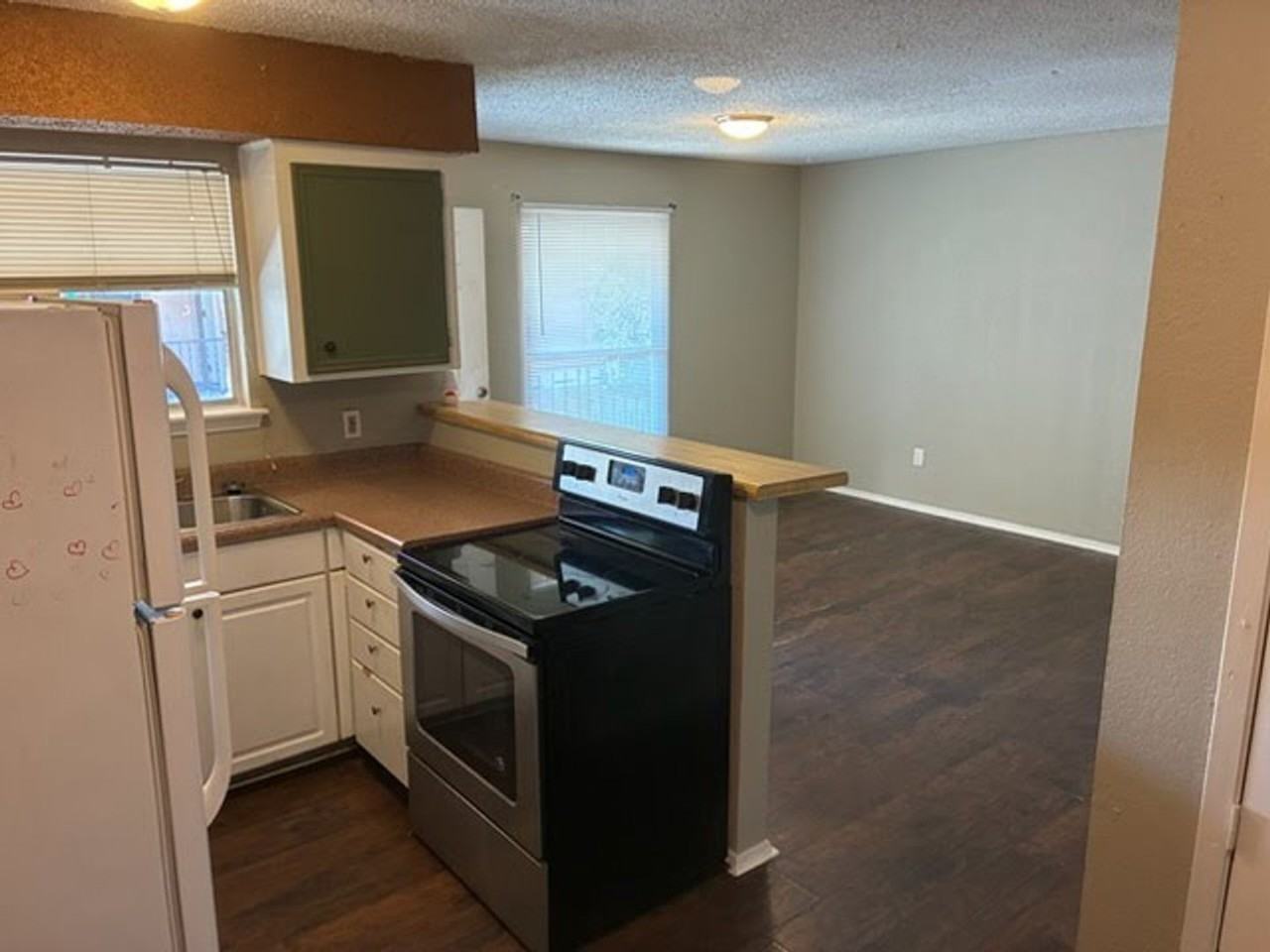 210 N Vandeveer St - Photo 4 of 9