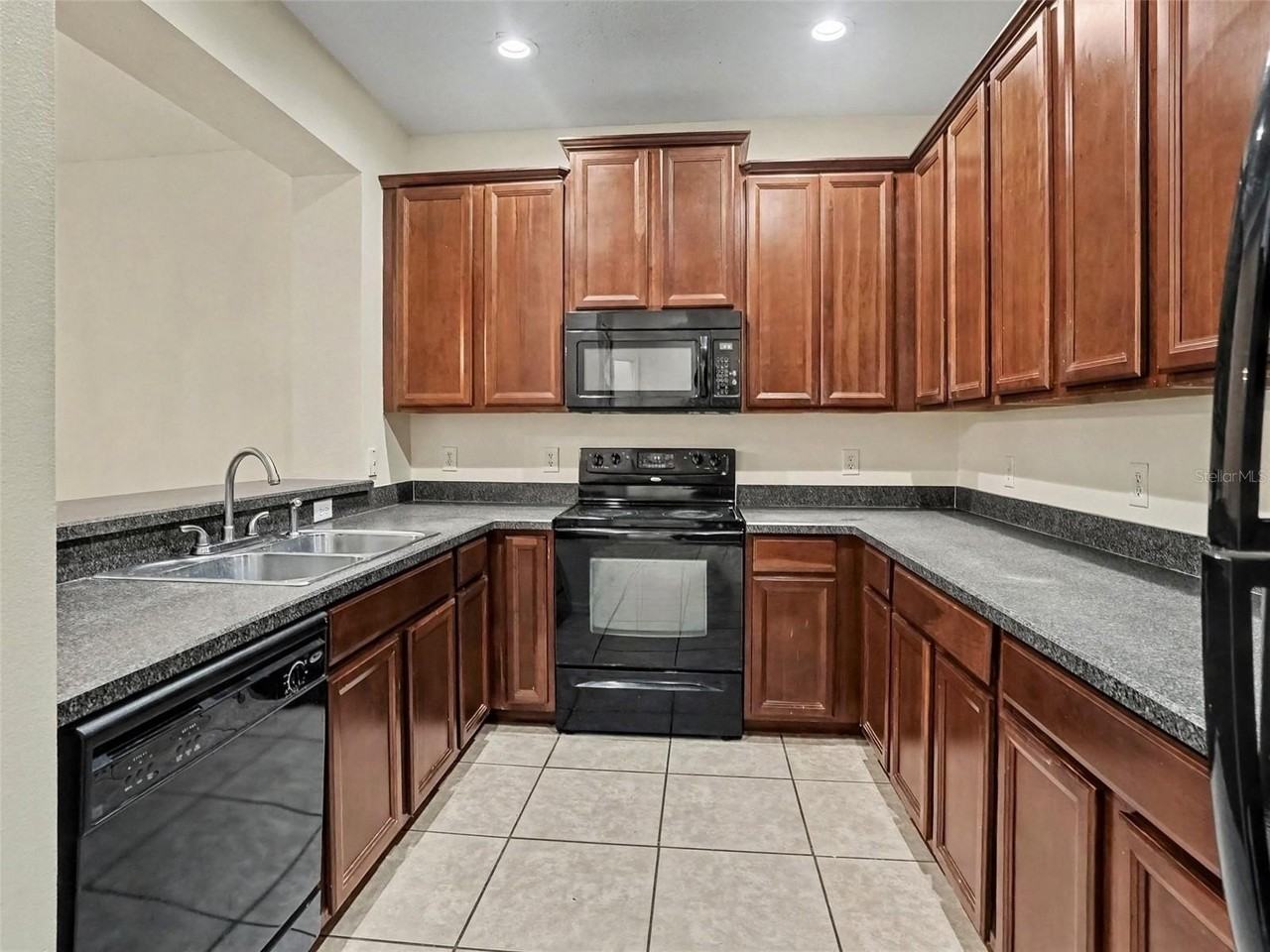 1114 Limestone Run - Photo 5 of 14