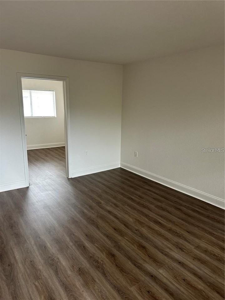 778 Ridenhour Cir #778 - Photo 3 of 7