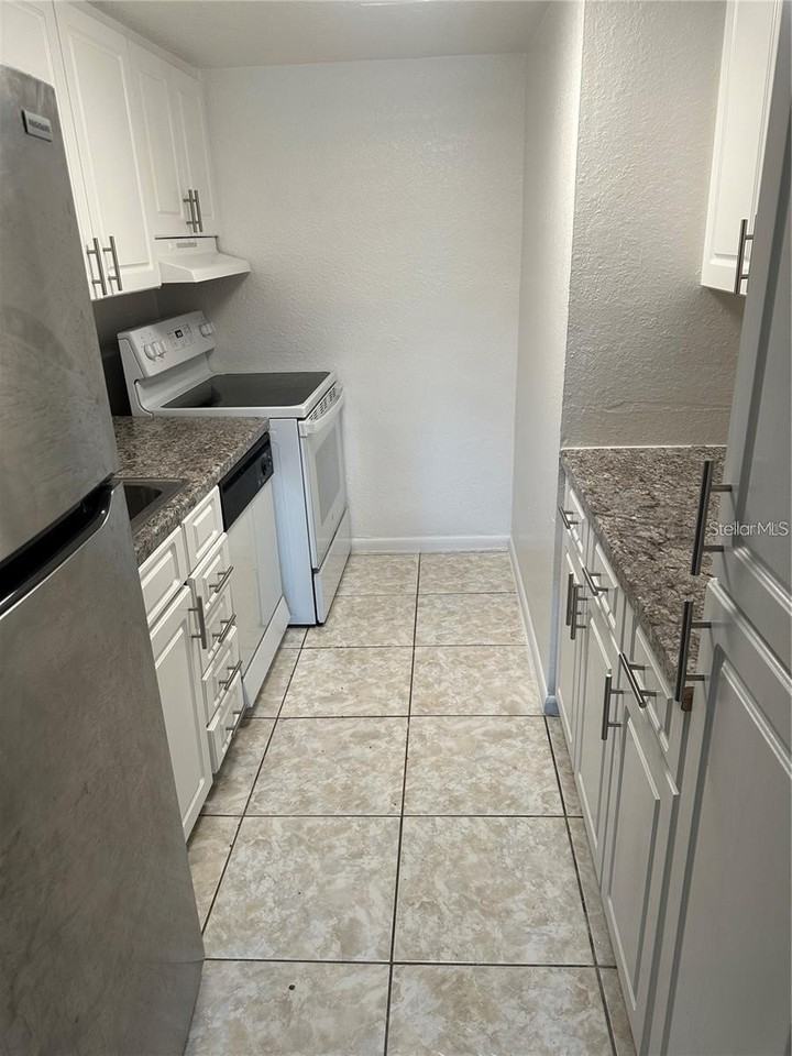 778 Ridenhour Cir #778 - Photo 4 of 7
