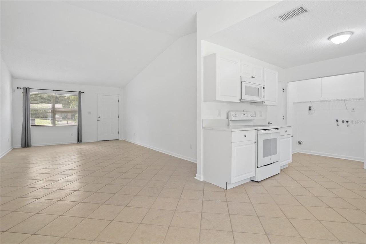1923 Bonneville Dr - Photo 3 of 14