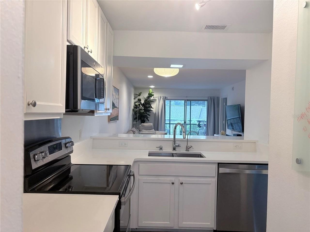 2806 Plaza Terrace Dr #2806 - Photo 3 of 18