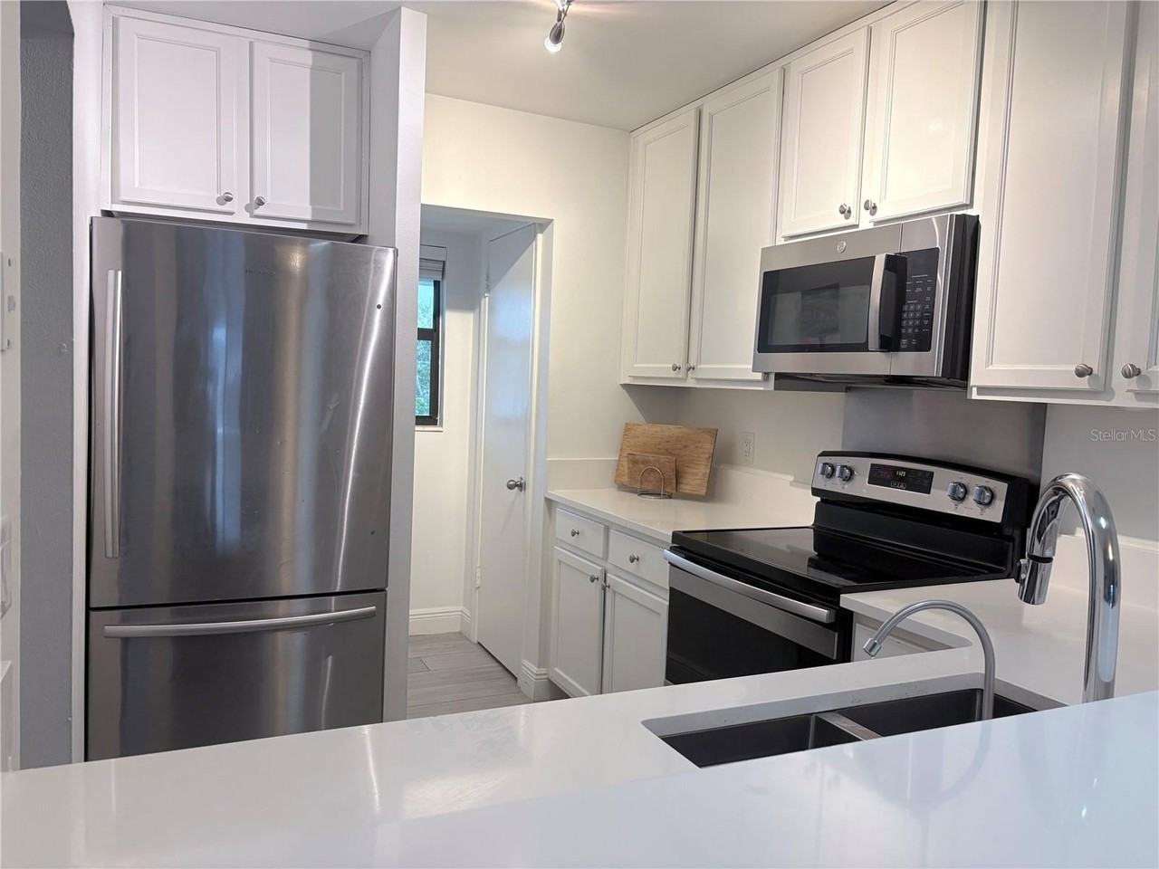 2806 Plaza Terrace Dr #2806 - Photo 4 of 18