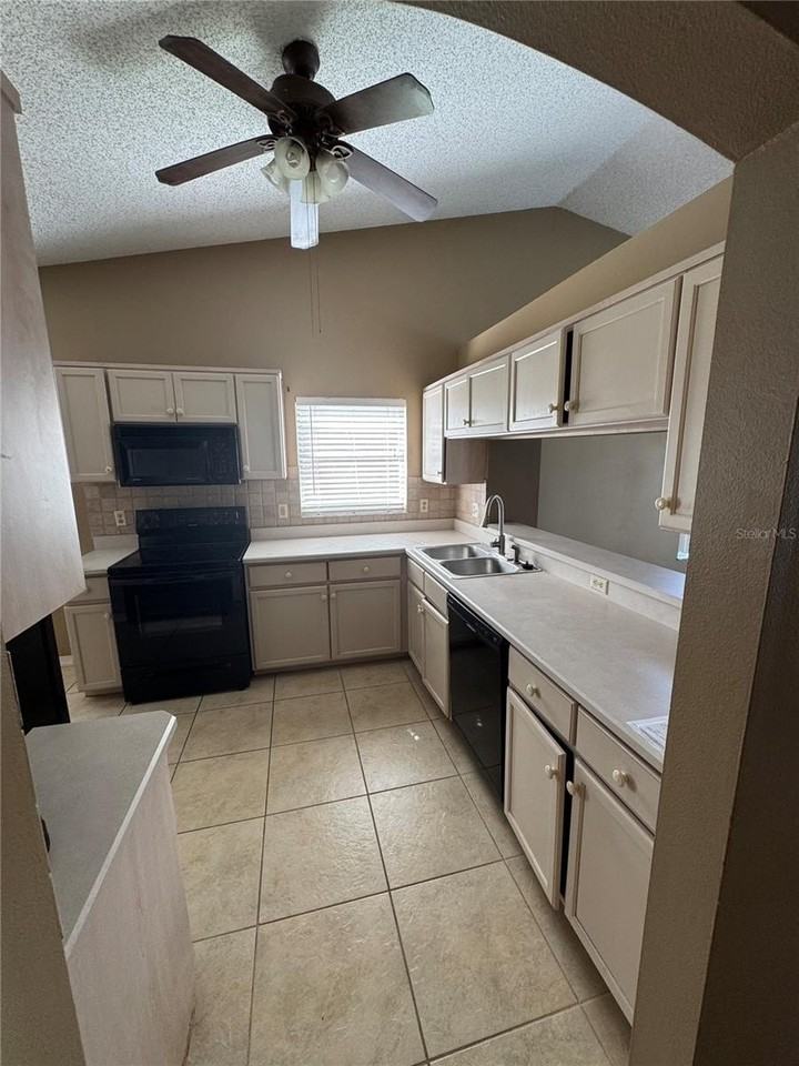 3132 Arrow Dr - Photo 4 of 23
