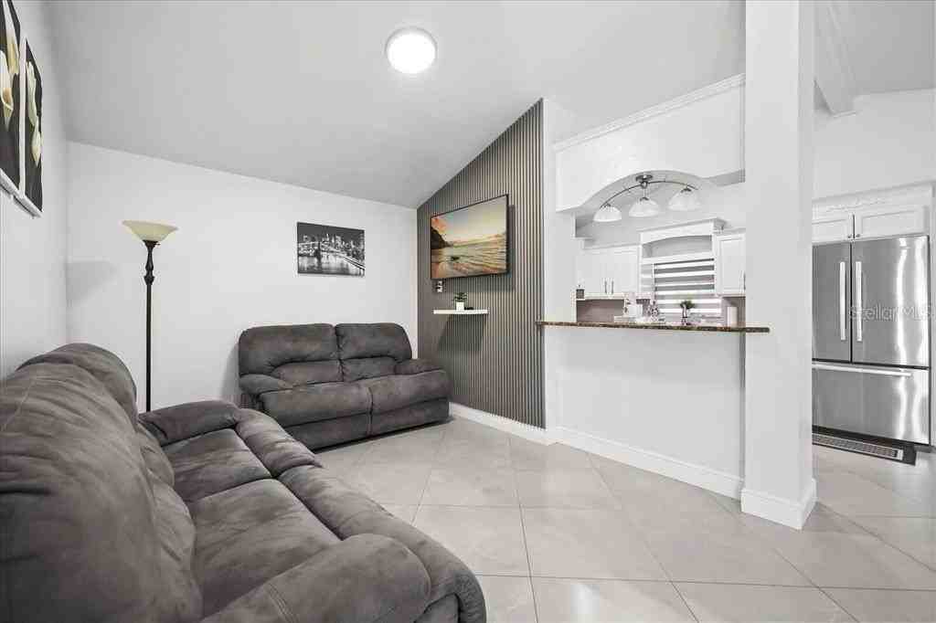 4024 Anthony Ln - Photo 5 of 20