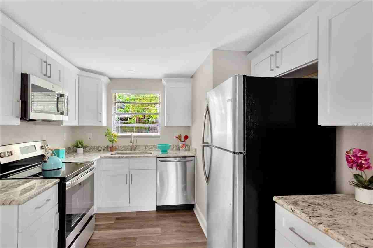 4105 W Mango Ave - Photo 4 of 27