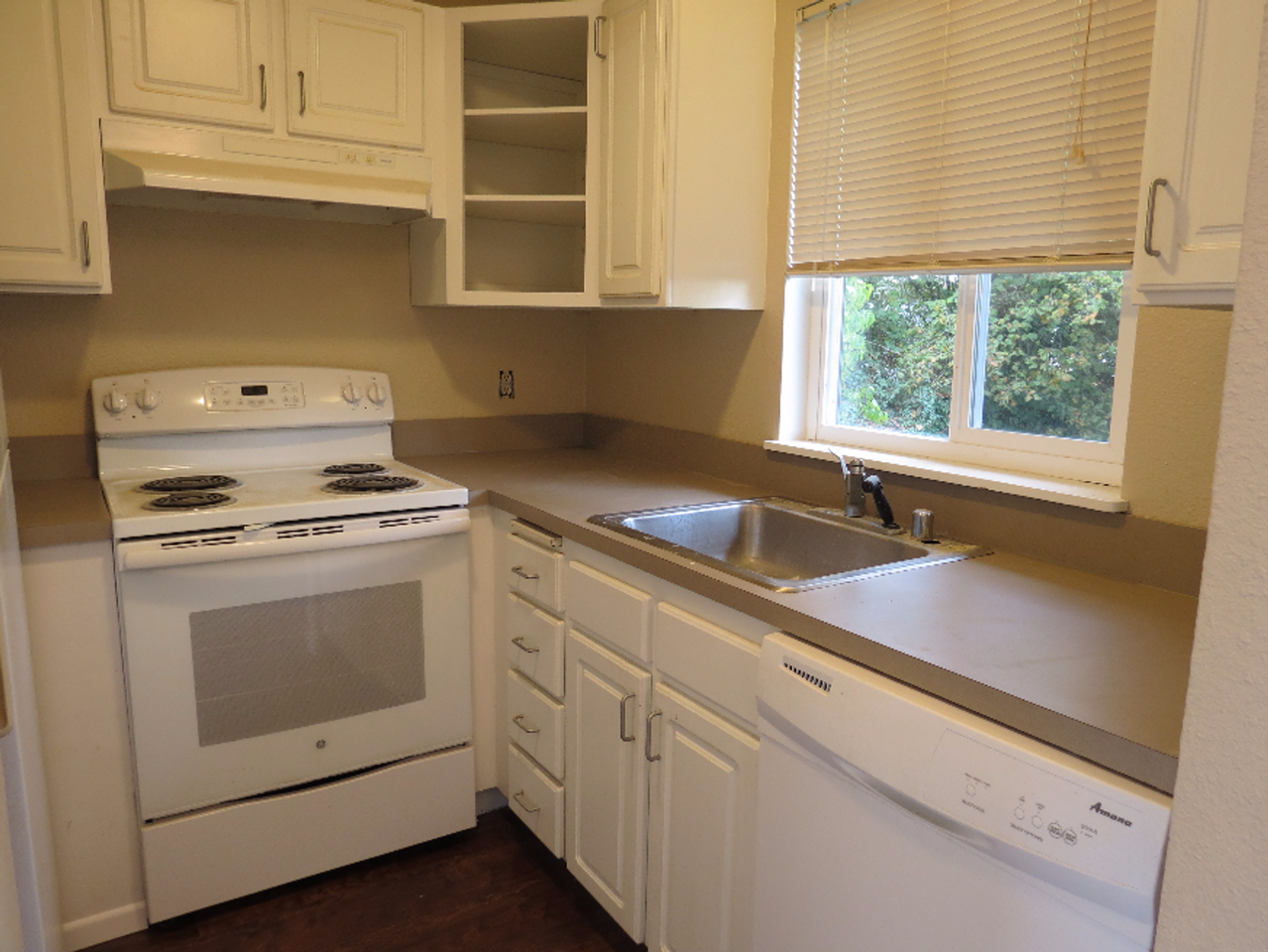 18609 Bothell - Photo 4 of 11
