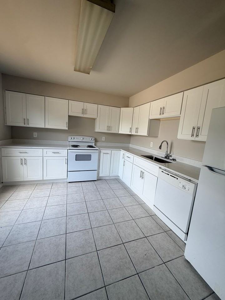 5483 Decatur St - Photo 2 of 19