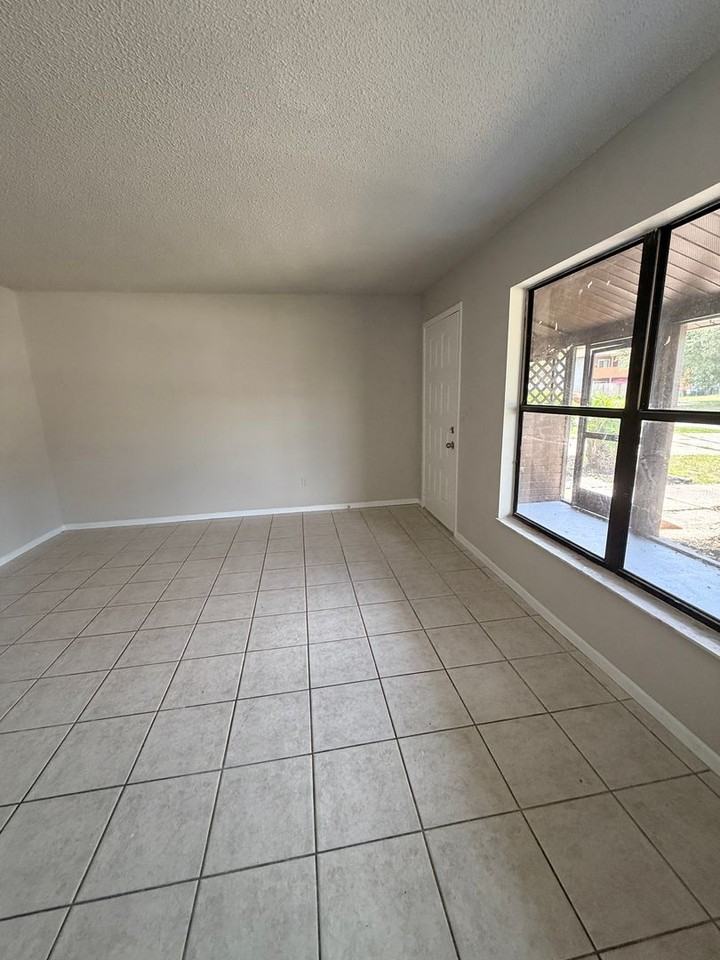 5483 Decatur St - Photo 6 of 19