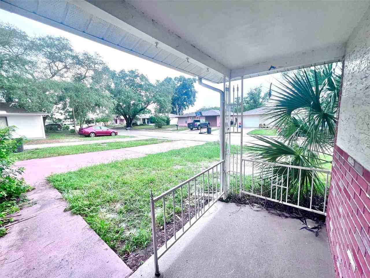 7204 Isle Dr - Photo 3 of 32