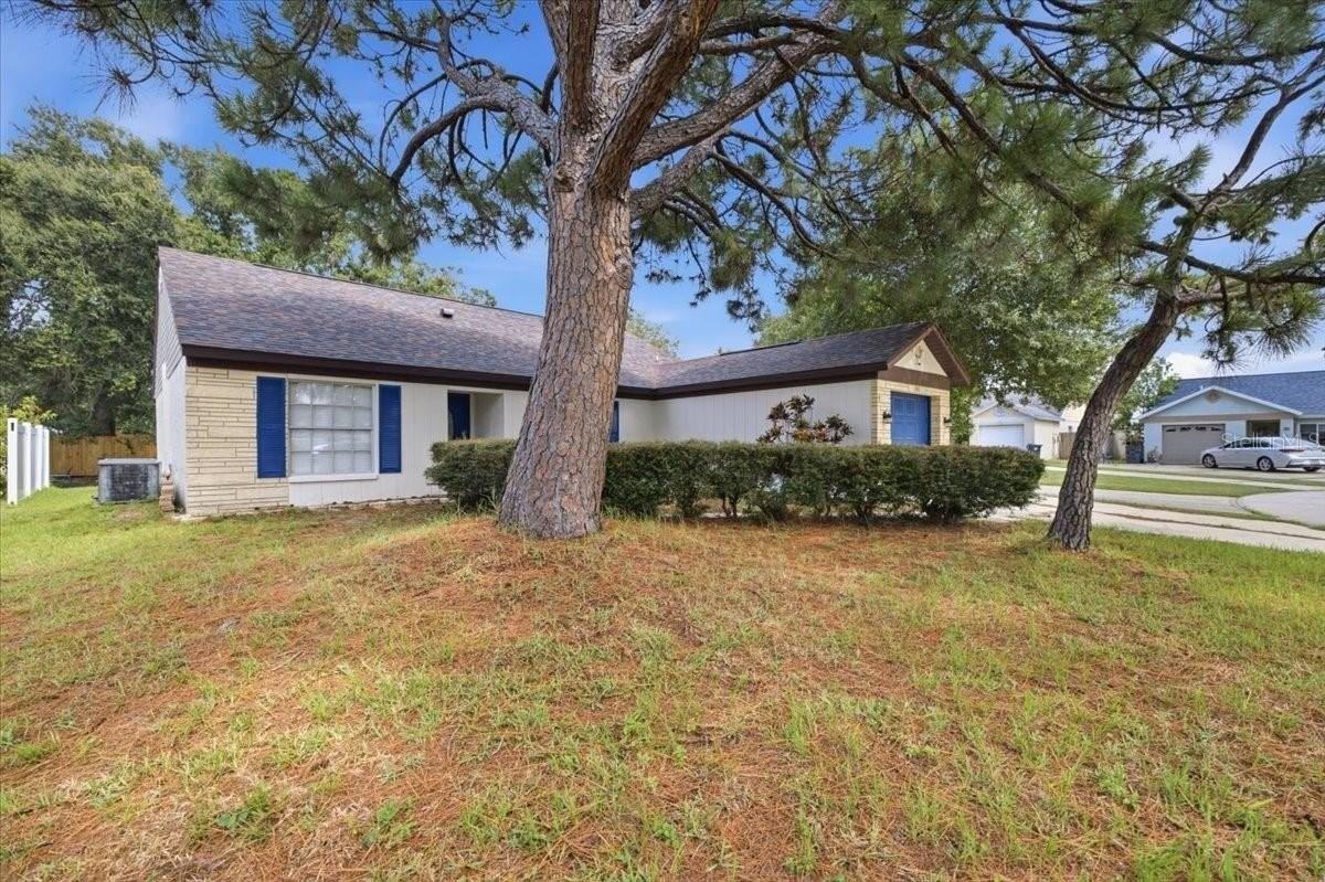 1901 Castle Bay Ct - Photo 3 of 30