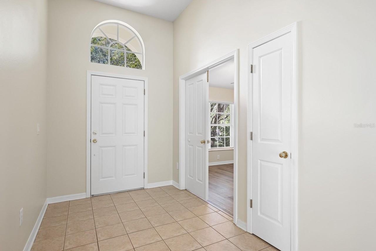 6328 Bridgecrest Dr - Photo 2 of 42