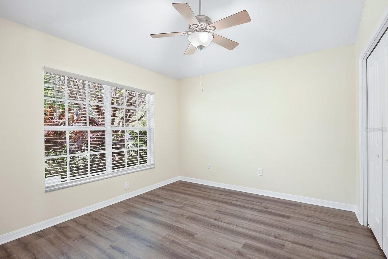 6328 Bridgecrest Dr - Photo 3 of 42
