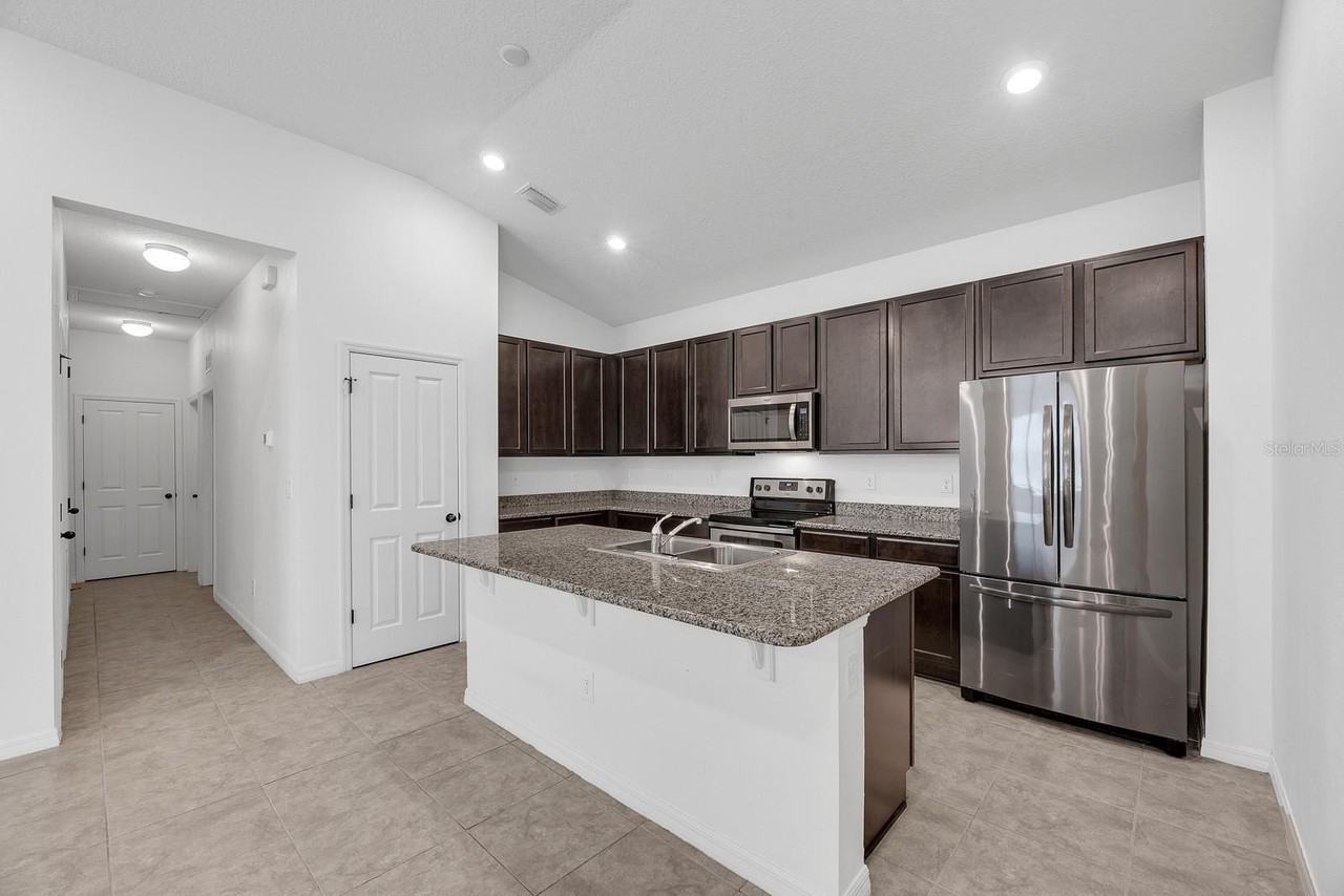 7608 Sunshine Bridge Ave - Photo 5 of 21