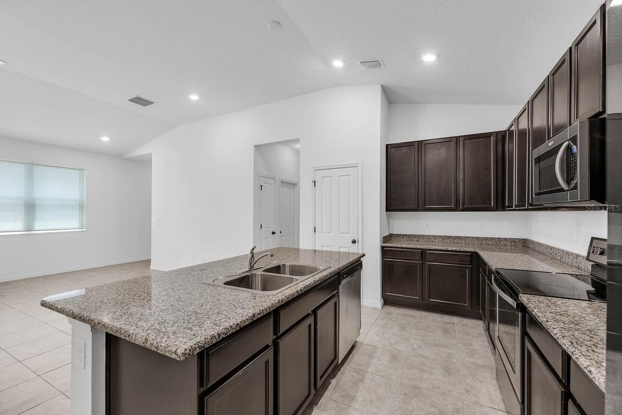 7608 Sunshine Bridge Ave - Photo 6 of 21
