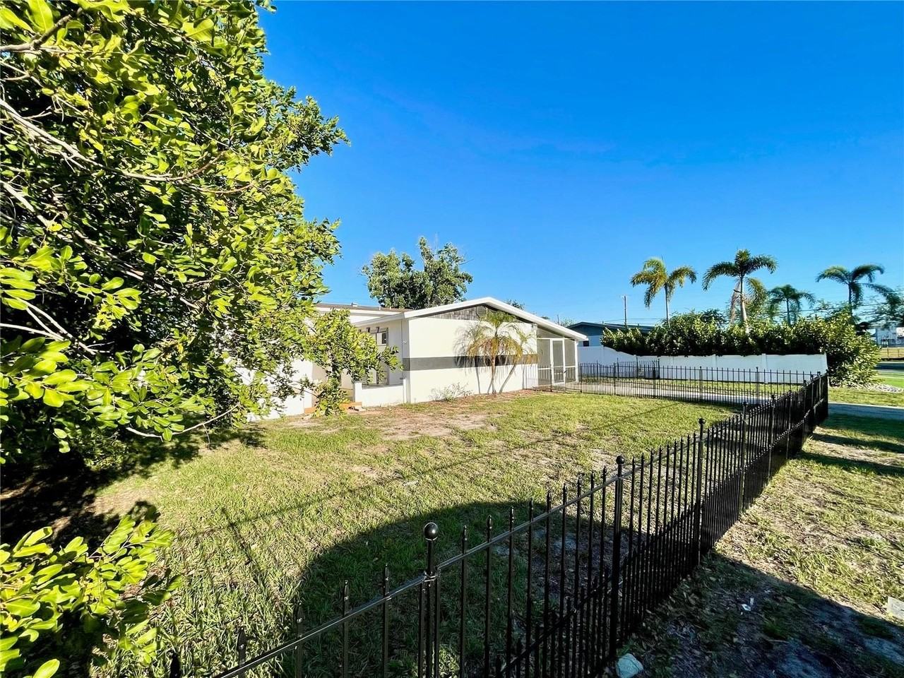 4608 S Hesperides St - Photo 3 of 22