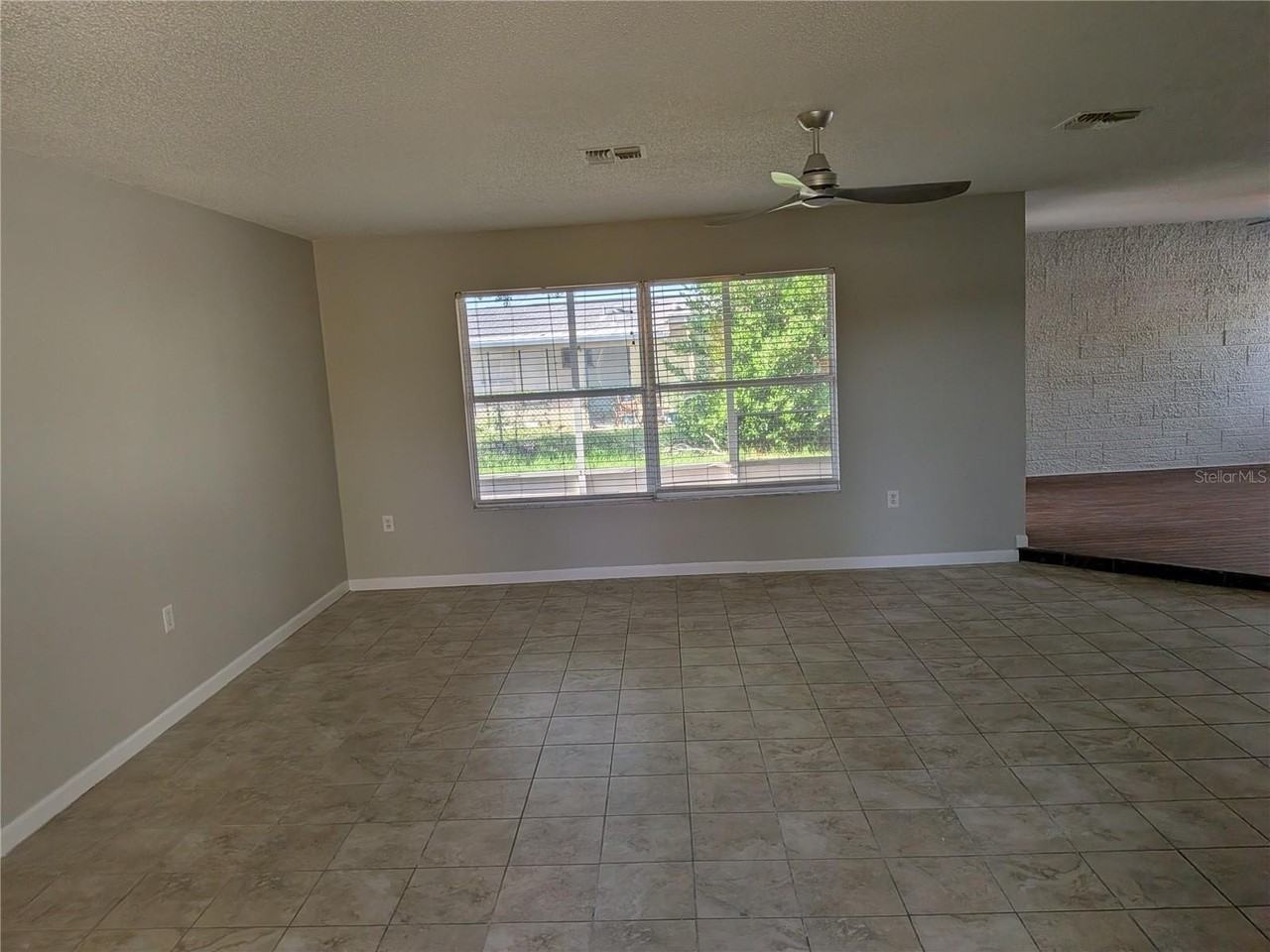 8206 Dedham Dr - Photo 2 of 22