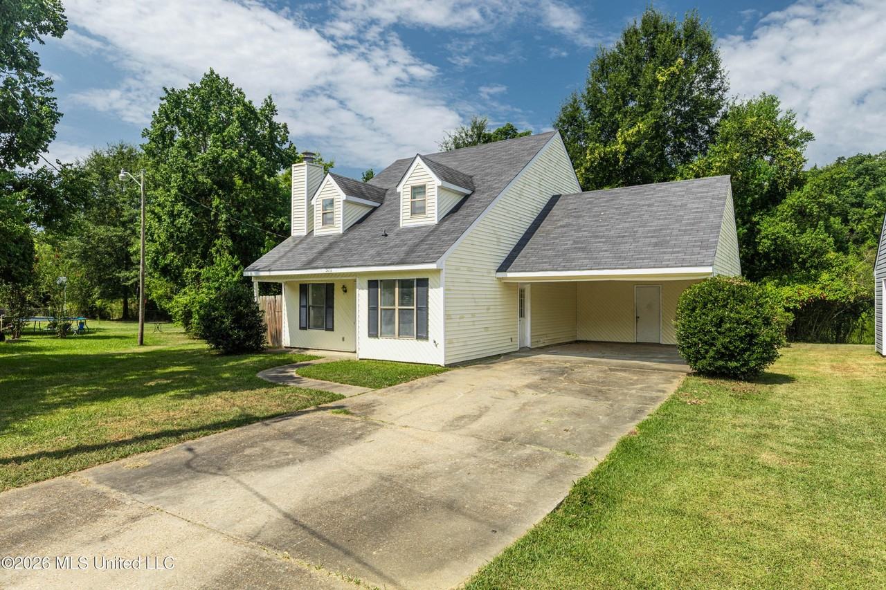 520 Twin Pine Cv - Photo 2 of 32