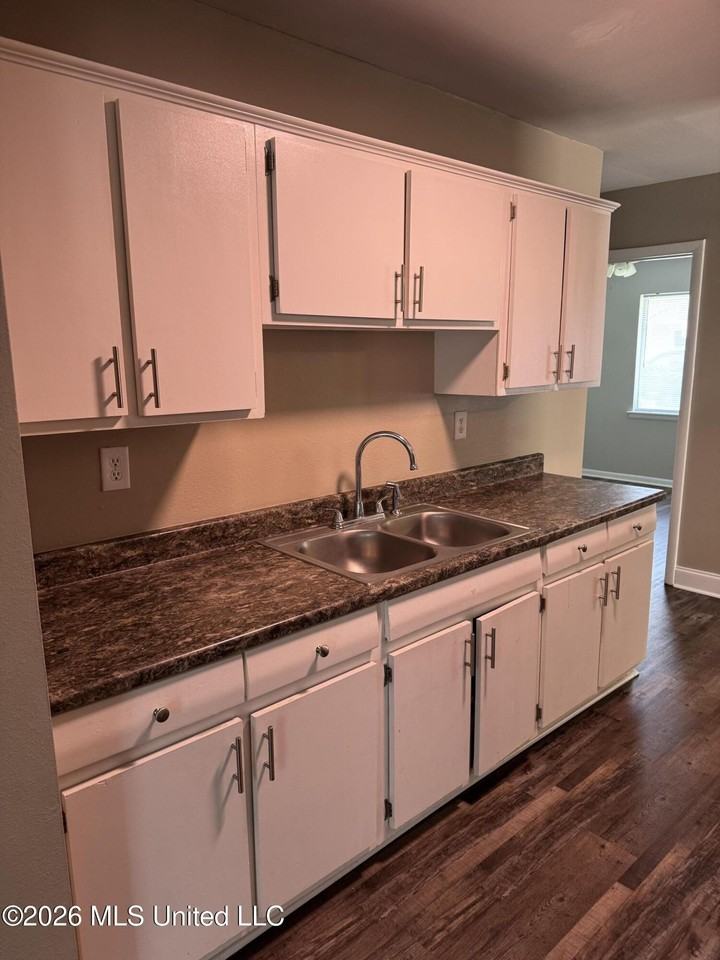 1254 24th St - Photo 3 of 10