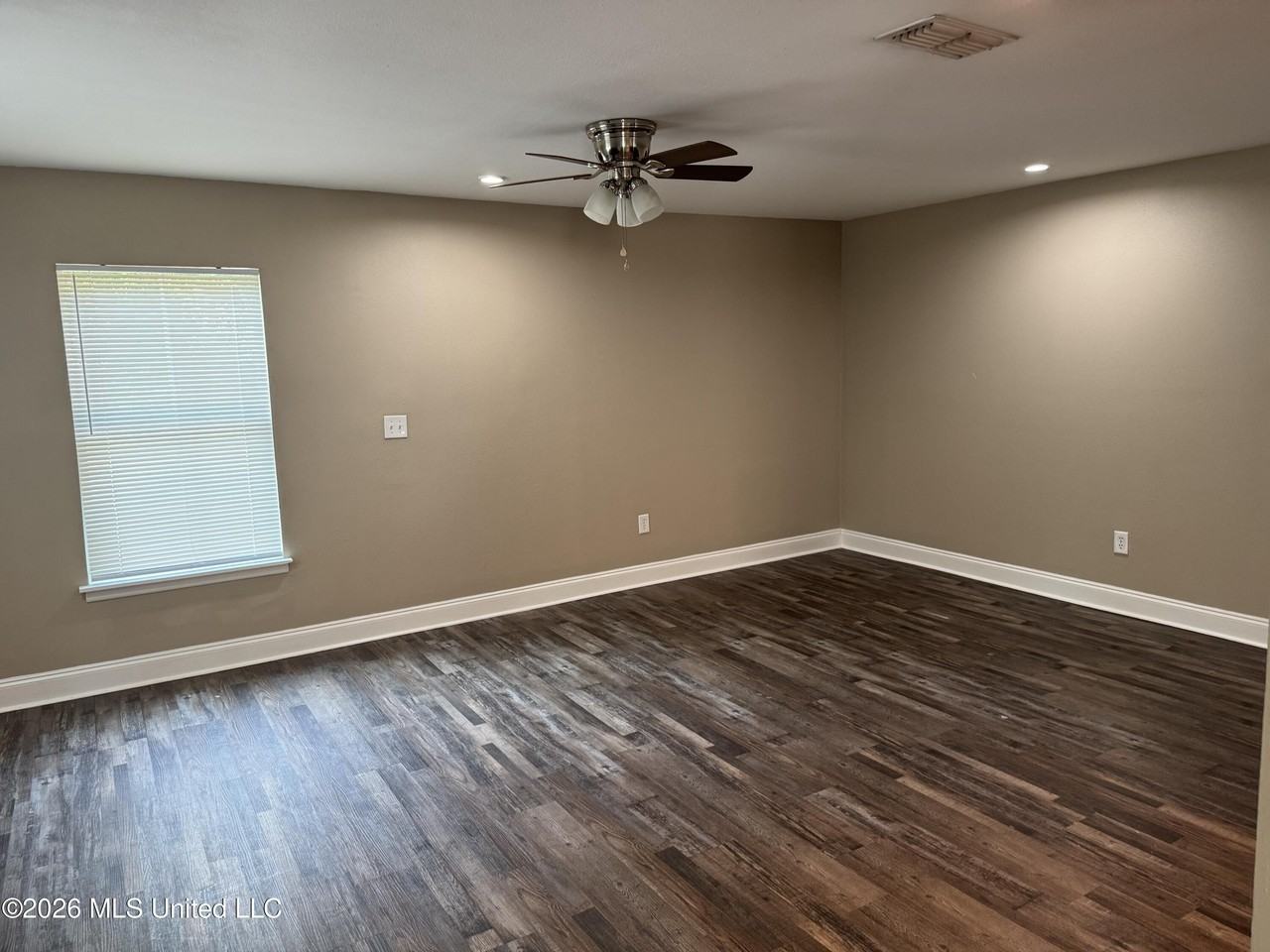1254 24th St - Photo 5 of 10