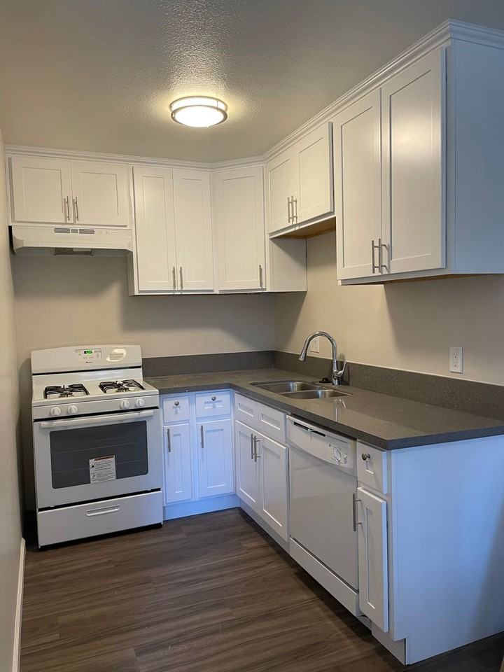 15339 California Ave - Photo 3 of 14