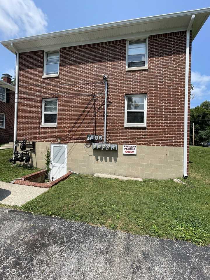 113 W Fifth St #B - Photo 2 of 11