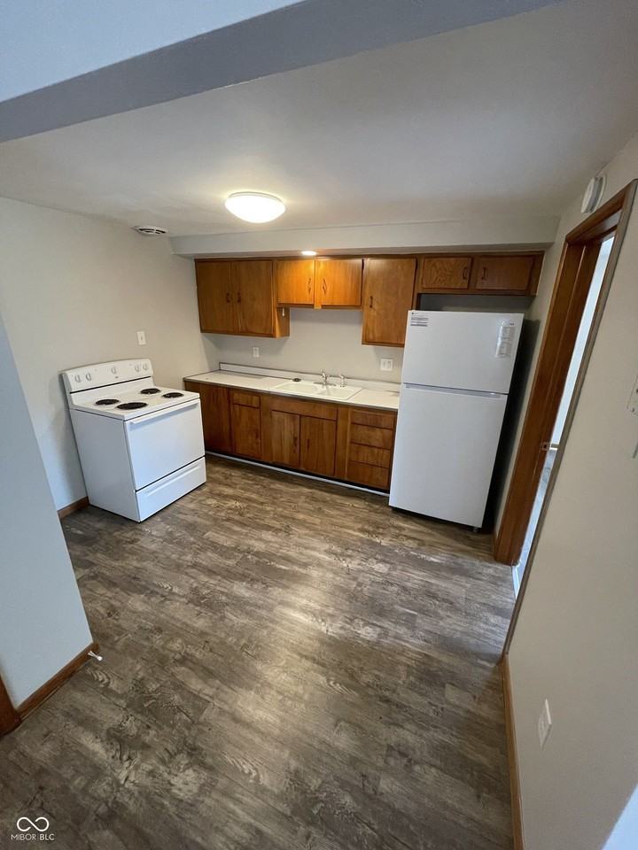 113 W Fifth St #B - Photo 6 of 11