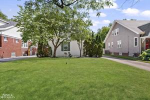 featured image of 886 Saint Clair Ave