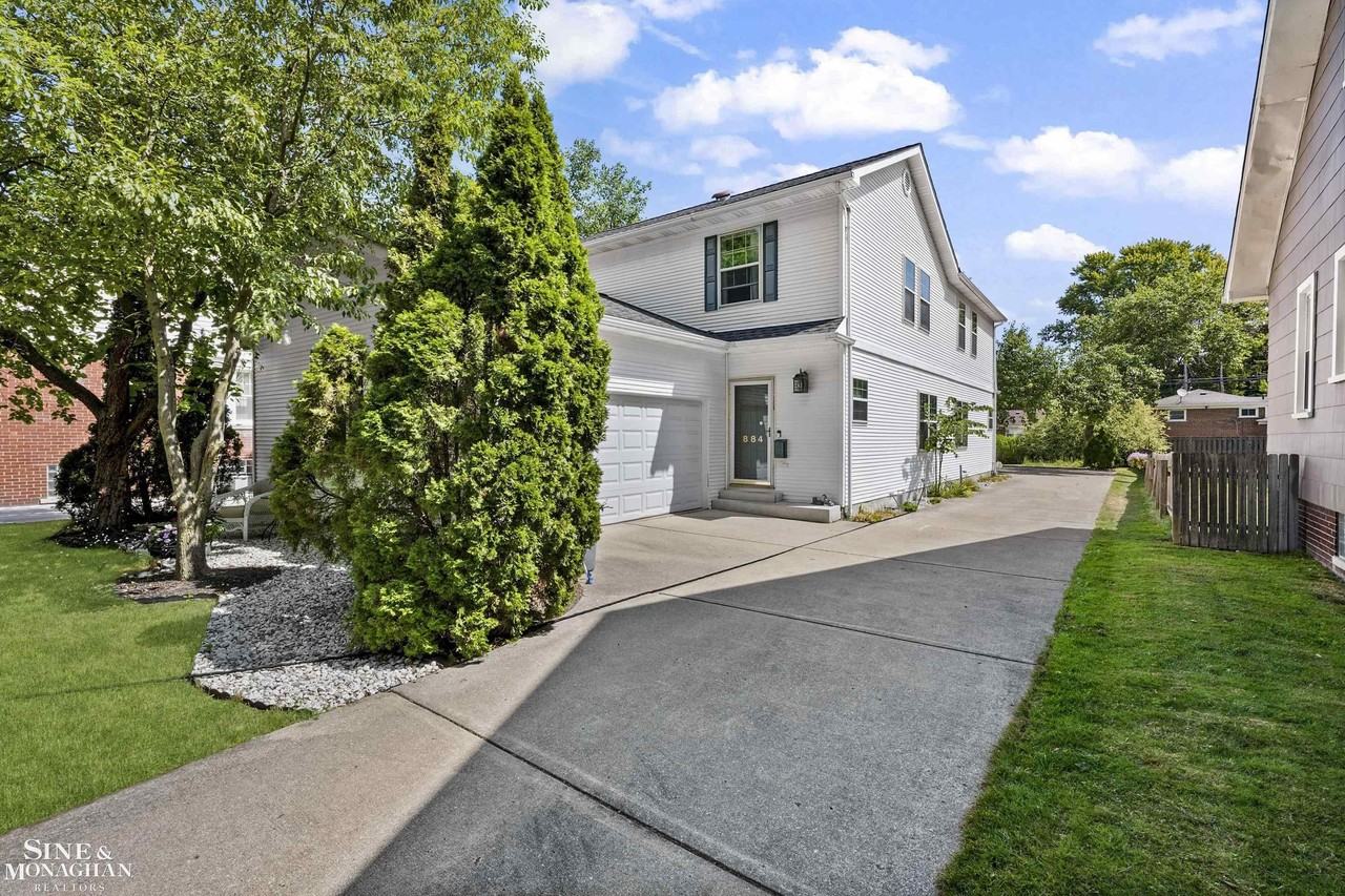 886 Saint Clair Ave - Photo 2 of 39