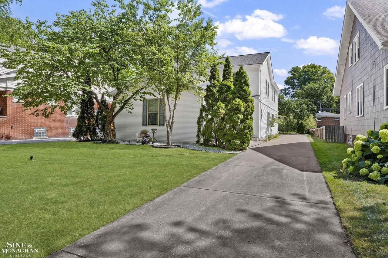 886 Saint Clair Ave - Photo 3 of 39
