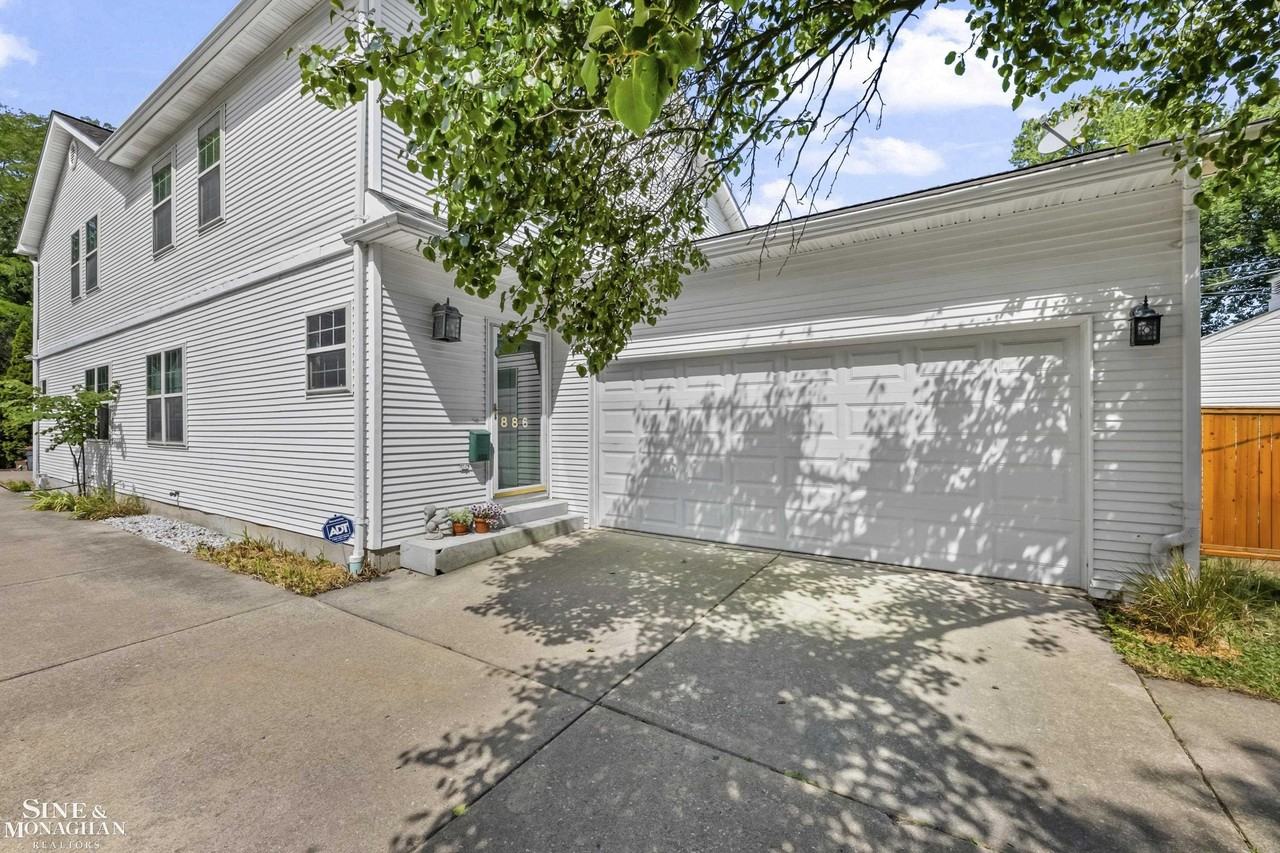886 Saint Clair Ave - Photo 6 of 39