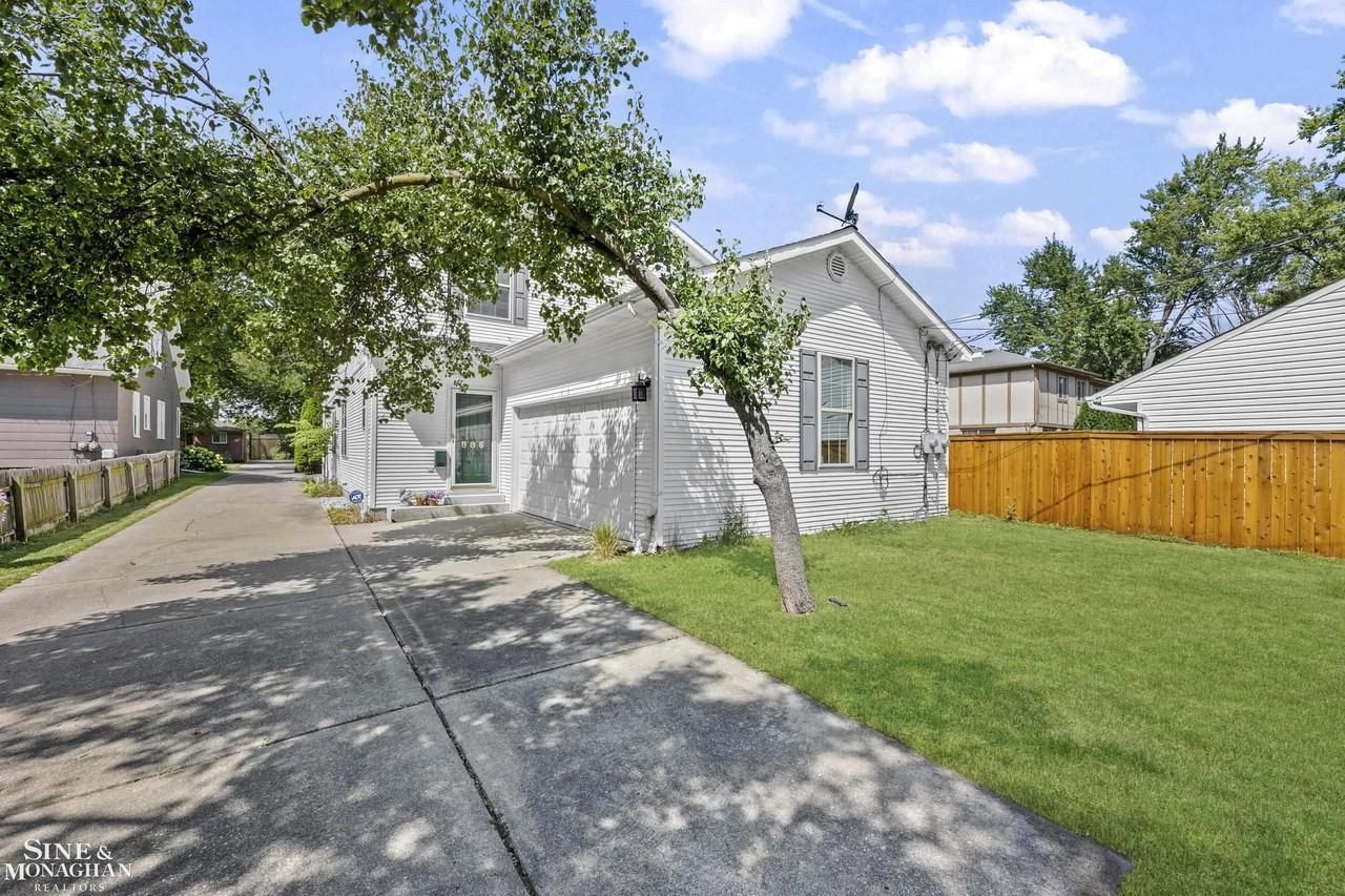 886 Saint Clair Ave - Photo 7 of 39